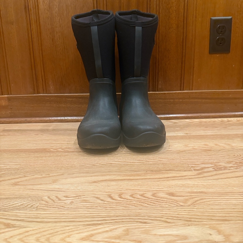Gently Used Mens Bogs Bozeman Boots